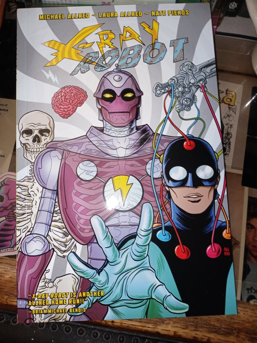 devastation79's tweet photo. finally found(& a mint copy too)the trade of #XRayRobot sooooooo excited! if your into robot* comics 100% check this out!! now!! #scificomics #readcomicbooks https://t.co/WG9tMbyKYC