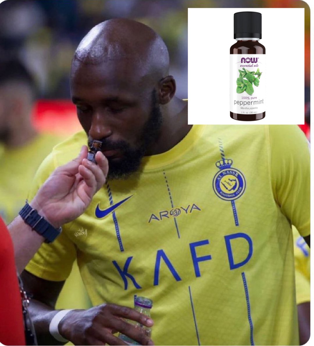 🟡🔵 وش الشيء اللي يشمه فوفانا ؟؟

- غالباً زيت النعناع وهذا يستخدم في عدة رياضات مختلفة من بعض الرياضيين لغرض :

- يعطيه شعور بالتركيز أعلى 
- يحسن عنده من التنفس
- تستخدم أحياناً لو اللاعب عنده احتقان

#إصابة_ملاعب