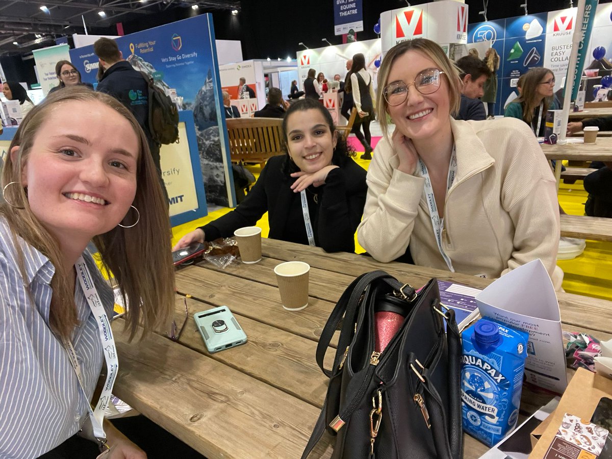 LivFreemanRVN's tweet photo. ✨ London Vet Show 2023 ✨
The most wonderful 2 days of seeing friends and colleagues, and attending interesting and relevant talks 🩺

#londonvetshow
#veterinary
#RVN https://t.co/0BeJrEgiUy