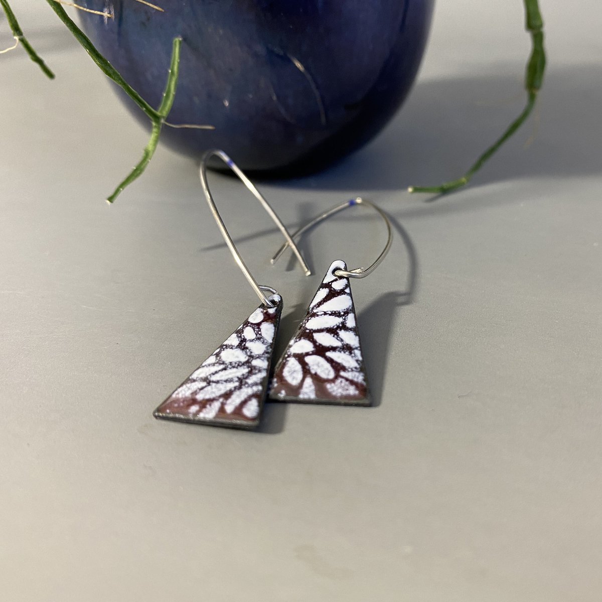 MaisyPlum2's tweet photo. Patterned Copper Triangle Enamel Earrings on Handmade Silver Ear Wires https://t.co/7CTteXGdAb #MHHSBD #ShopIndie #UKCraftersHour #MaisyPlum #Etsy #CopperTriangle https://t.co/ZYxJ9JHDFE
