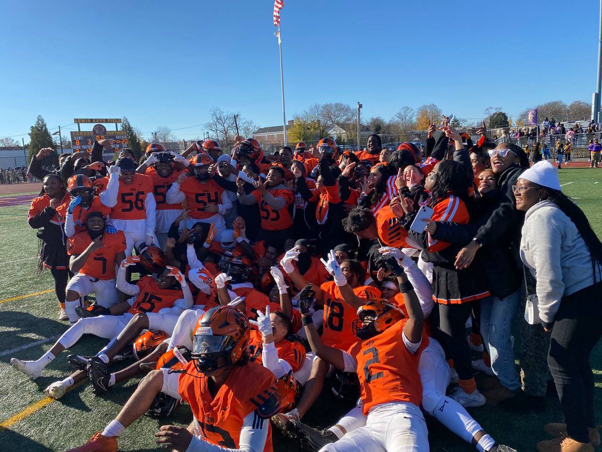 All love over here 🖤🧡