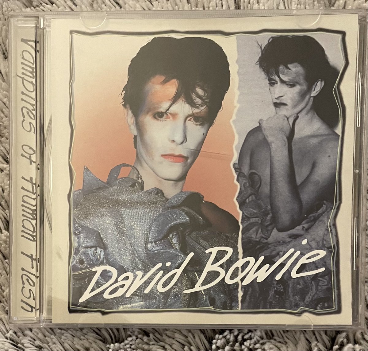 Weird_n_Gilly's tweet photo. Went to see a friend today and took some Bowie CDs in the car with me. I haven’t played any CDs in over two years… boy did I miss this one! 👨🏻🎤⚡️✨
#JourneyOut #NotOnVinyl #VampiresOfHumanFlesh
#Rare #Demos #SMSC #AlternateVersions https://t.co/WwJhpkmHjC