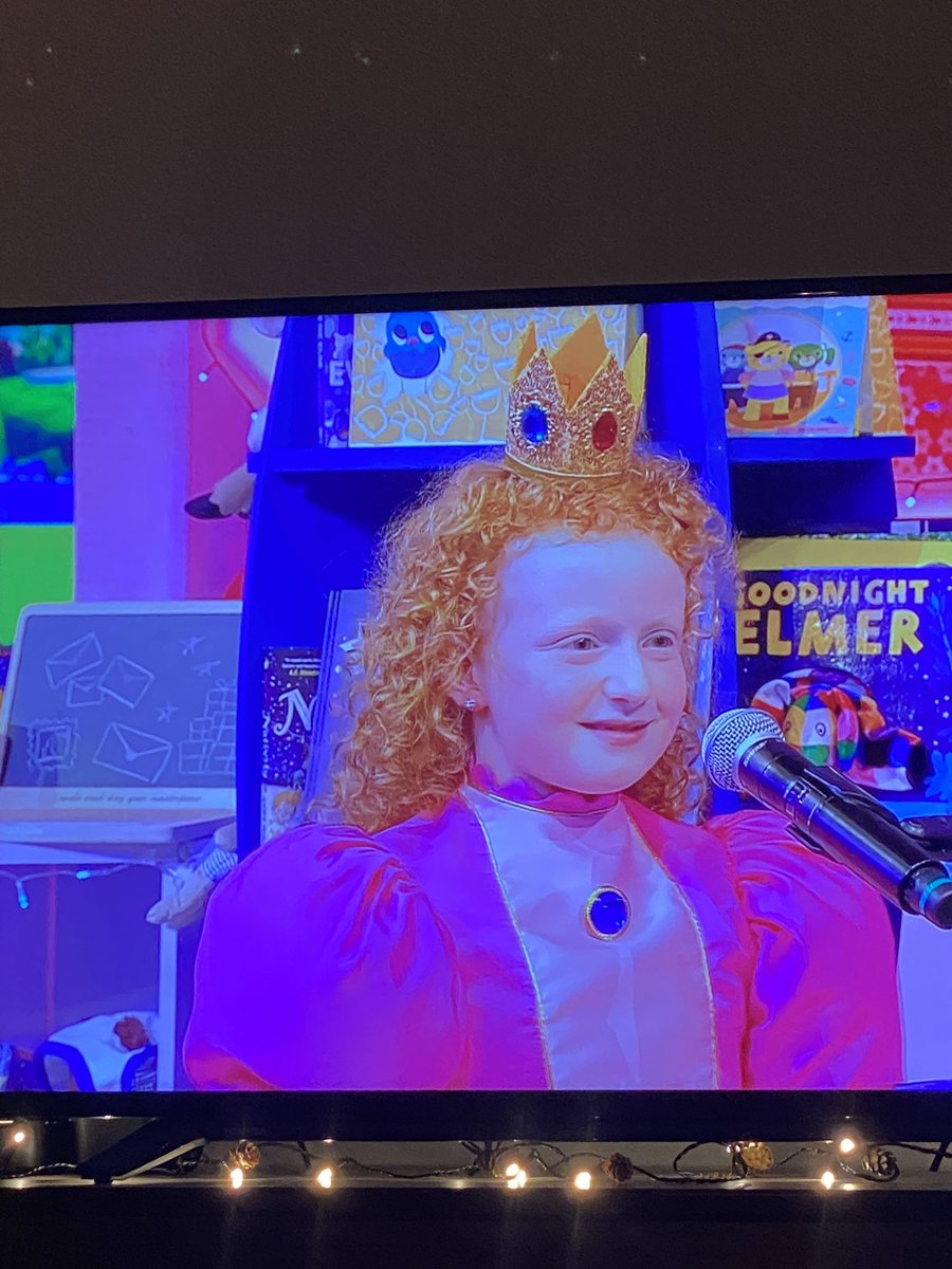 Landofpod's tweet photo. Give this gal a record contract #LateLateToyShow https://t.co/0TKiFGr3RN