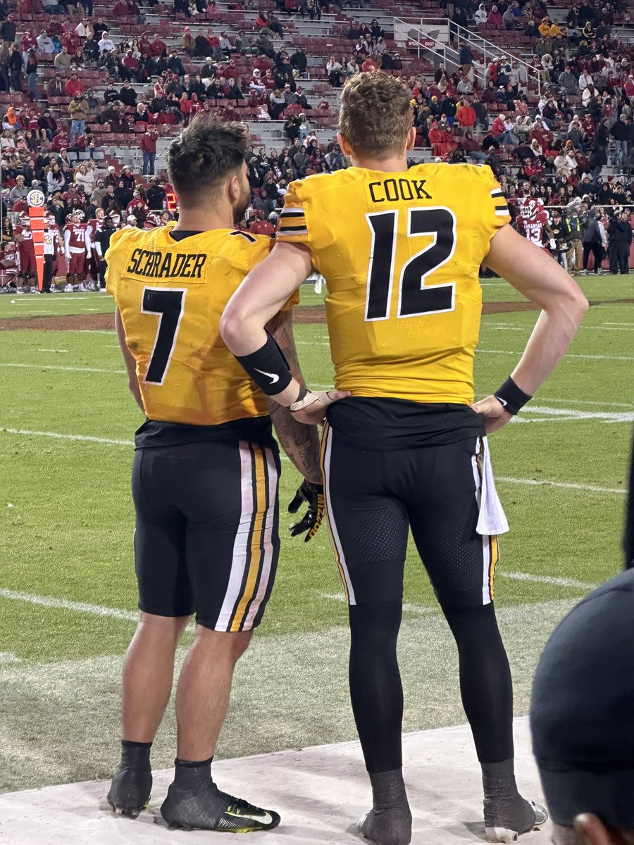 AmandaGuerraCBS's tweet photo. One booed by his own fans at the beginning of the season, the other a 5β9 D2 walk-on at Mizzou without a single D1 offer out of high school.
Here they are on the brink of 10 wins & a New Yearβs Six bowl.
#BradyCook #CodySchrader #Mizzou #Missouri
@cbssports https://t.co/hLzeW5M96I