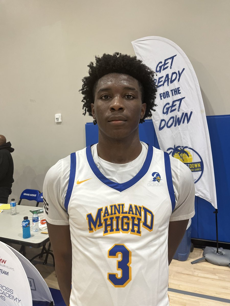 OntheRadarHoops's tweet photo. Narayan Thomas is physical player who imposes his strengthen and athleticism on opposing teams. 

He has the ability to finish through contact, while also understanding angles and positioning.

📌;
@bucs_hoops 
@narayanthomas3 
@FloridaGetDown https://t.co/MUDUdOCxH5