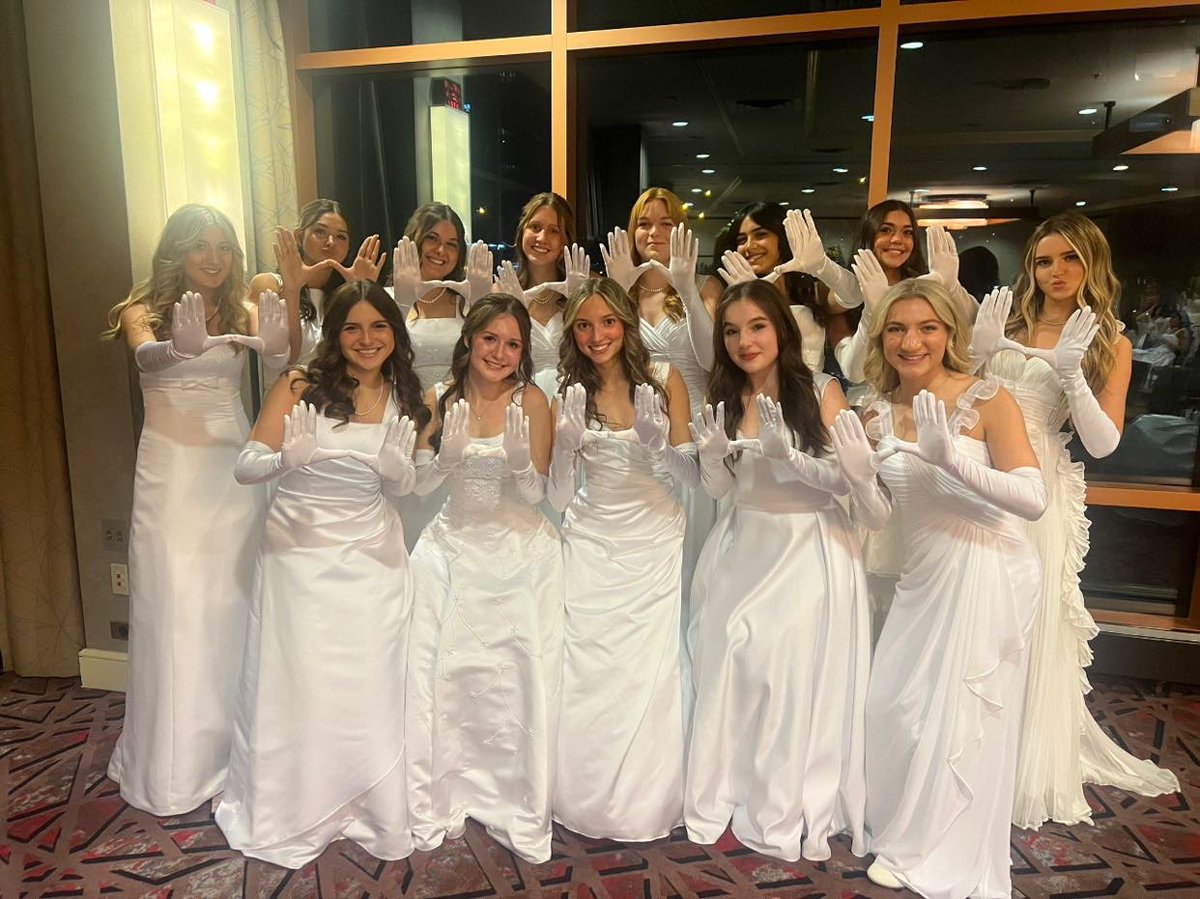 HAIL TO THE U‼️
Ladies put in 150+ hours of community service for St Lucys auxiliary of the blind #medallionball