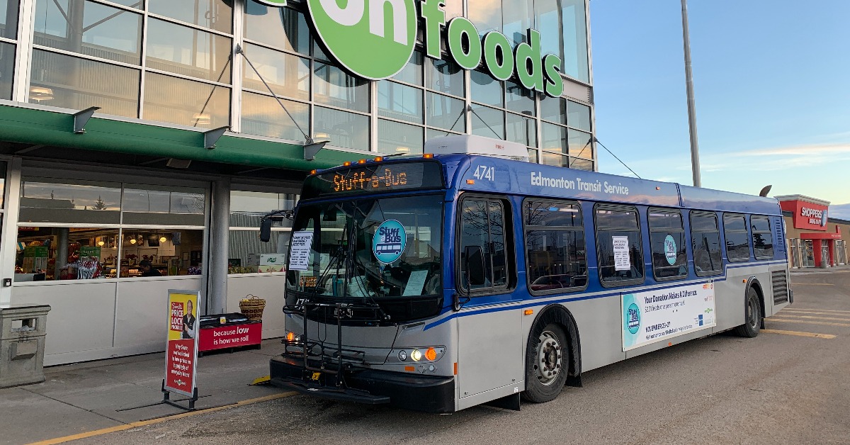 Today, ETS buses will be at 15 @saveonfoods stores across #YEG collecting non-perishable food & cash for the 29th annual ETS Stuff a Bus event for the @Yegfoodbank. Find a full list of locations & other ways to donate at edmonton.ca/StuffaBus.
#ETSStuffABus #FeedYEG #YegTransit