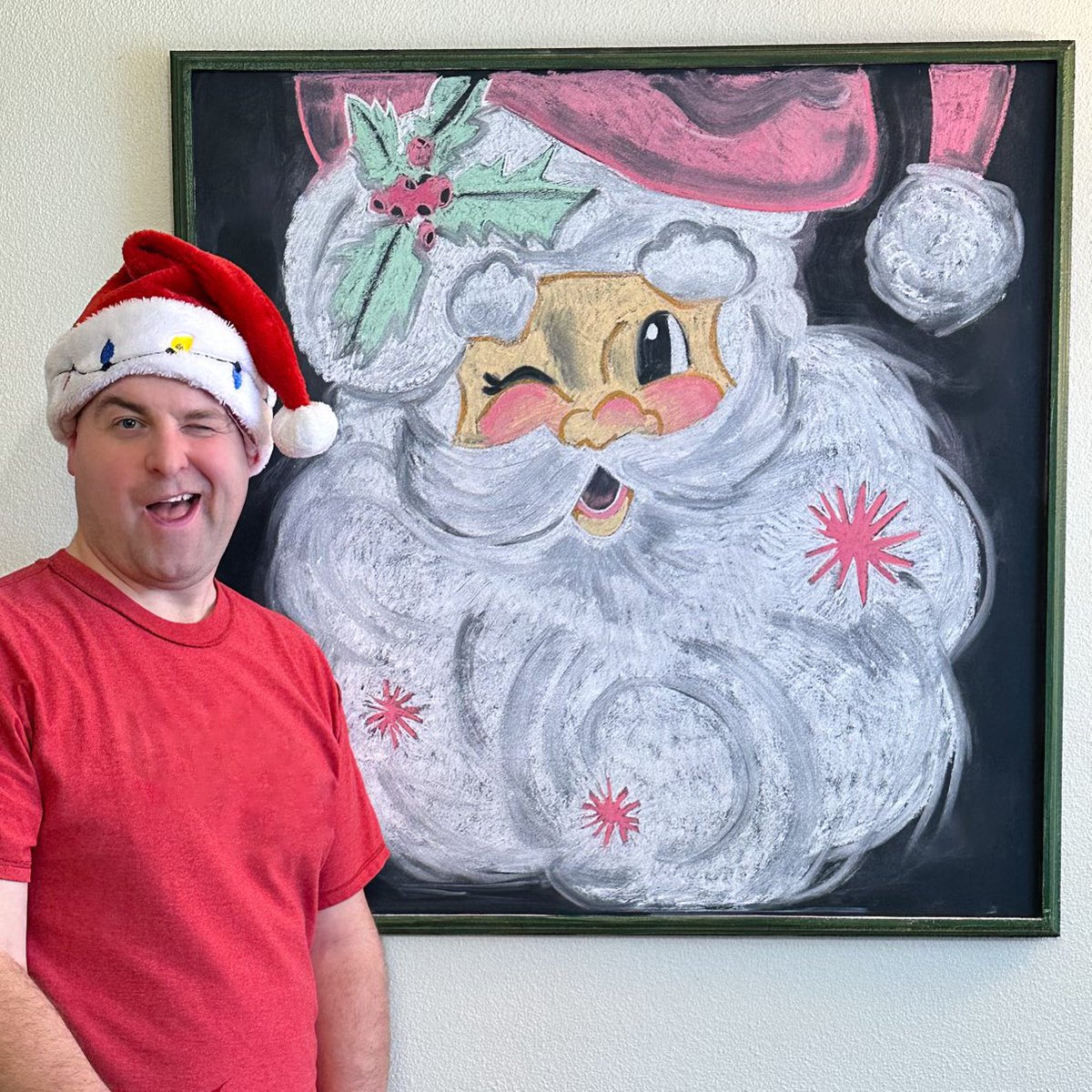 RobertSchrooten's tweet photo. Feeling festive! Fun to work in a different medium once in a while!

#chalkart #santa #handdrawn https://t.co/gshQv3rija