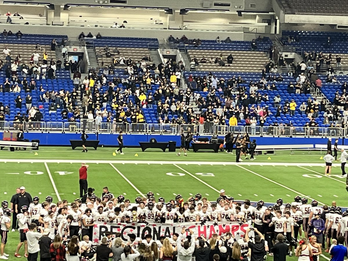jeremyself's tweet photo. Way to go @LTHSCavFootball regional champs! https://t.co/rEihZaqbOE