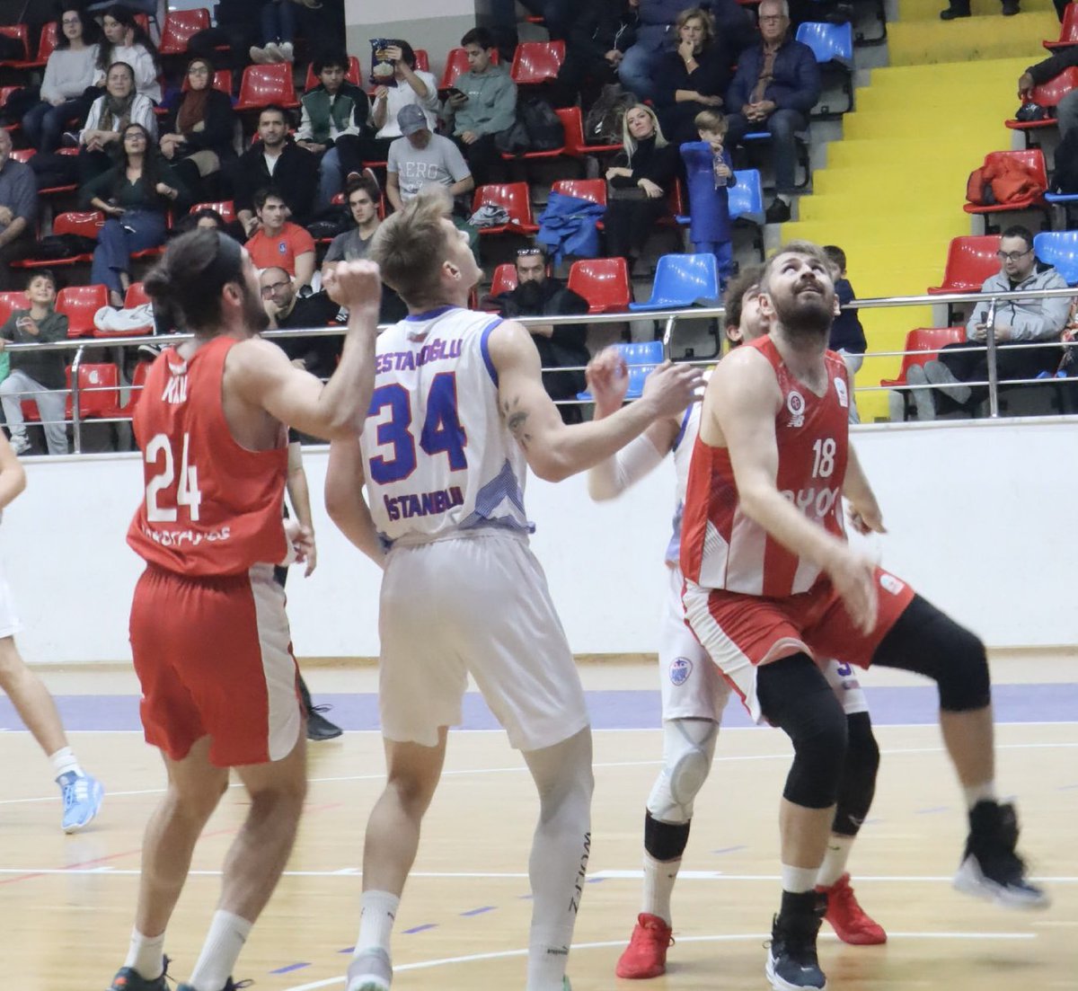 TB2L D Grubu’nda namağlup Ayos Antalya Spor Basketbol, deplasmanda Beylikdüzü Basketbol İhtisas’ı 70-54 farklı yenerek 4/4 yaptı.