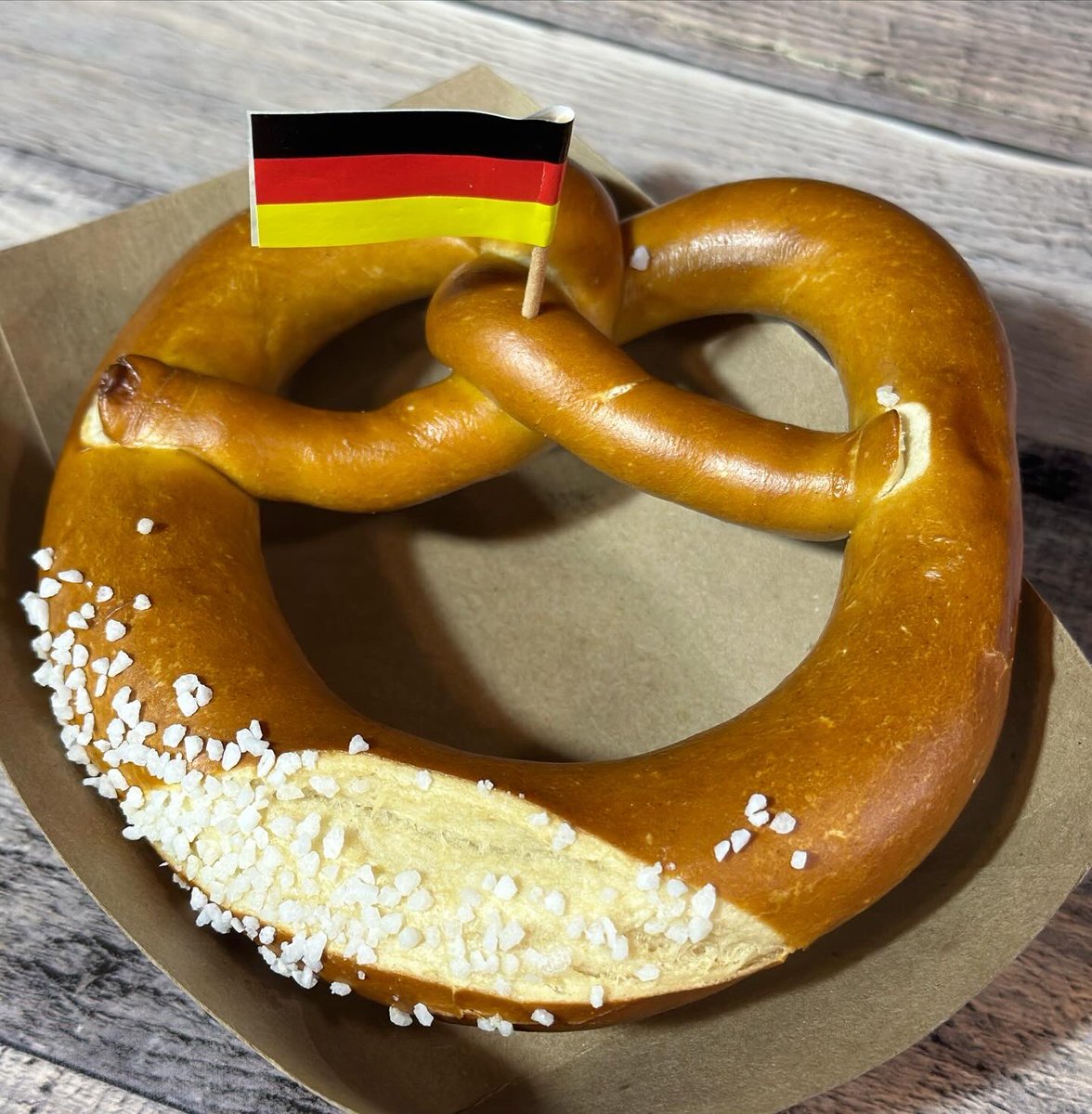 🥨Who could resist a German Brezel? 🤤 

We wish all of you guys a happy belated Thanksgiving and hope to see you at Bryant Park Winter Village this weekend 😍🦃🫶🏼

#wintervillage #bryantparkwintervillage #urbanspacemarkets #germanbratwurst #tasteofgermany #brezel #pretzel