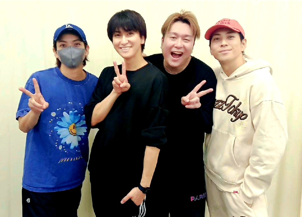 le_himawari's tweet photo. 【#る太】昨日は本稽古より一足早く、第二部の「#ActSTONES」と「#鹿るGENJI」の振付稽古がありました。お稽古終わりの悪党の皆さまでお写真を頂きました。近日MV撮影に行って参ります。 https://t.co/vNNmw7dh2y