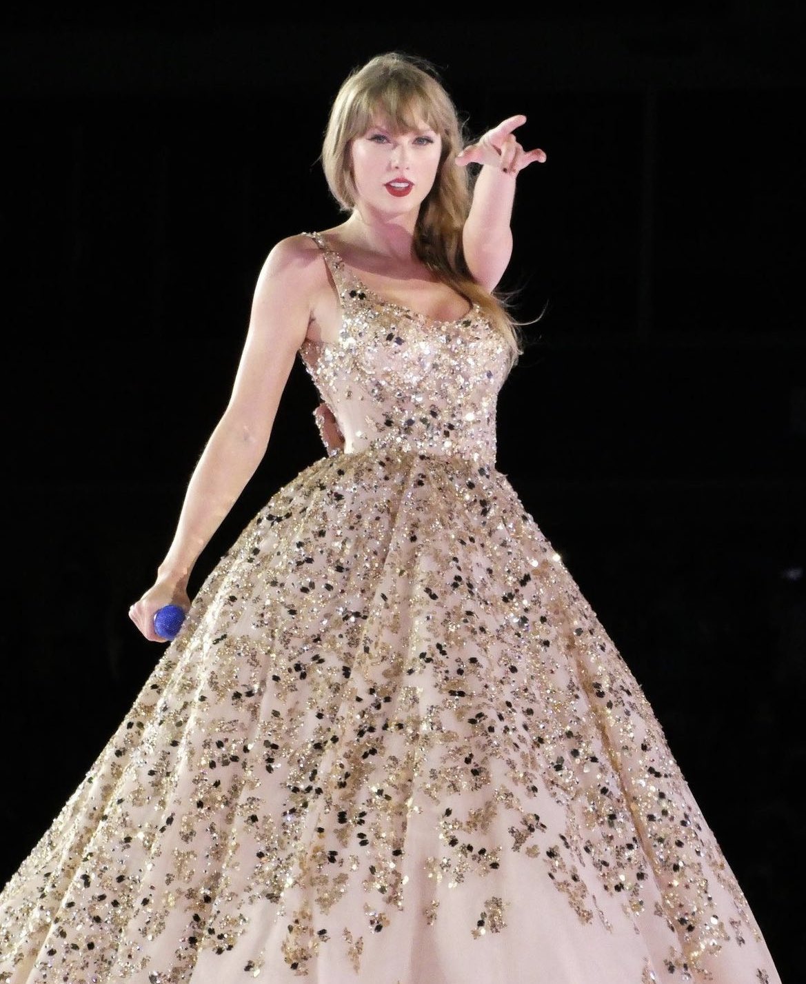Taylor swift If Taylor doesn't wear a gown again for her next tour I'm  going to c r y | Taylor swift fearless, Taylor swift pictures, Taylor swift  fan