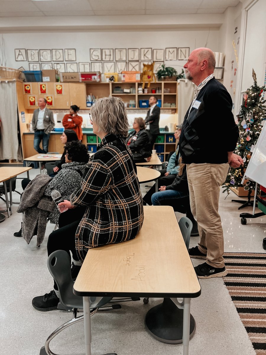 myunitedway's tweet photo. Thank you to our dedicated volunteers Clayton Shaw, Cal Jungwirth, Brad Campbell, &amp; Greg Wengreniuk who dedicated their time to make a difference last night at the #AIFYOpenHouse at Norwood Elementary.

🔗 Learn more about #AIFY: https://t.co/1TmJUcVYGB https://t.co/bBsSYiKH3k