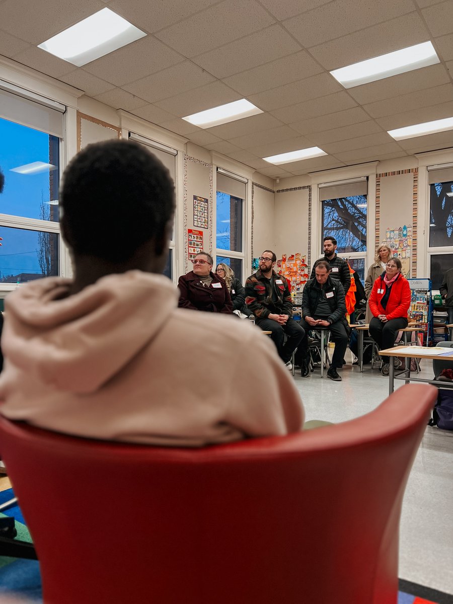 myunitedway's tweet photo. Thank you to our dedicated volunteers Clayton Shaw, Cal Jungwirth, Brad Campbell, &amp; Greg Wengreniuk who dedicated their time to make a difference last night at the #AIFYOpenHouse at Norwood Elementary.

🔗 Learn more about #AIFY: https://t.co/1TmJUcVYGB https://t.co/bBsSYiKH3k