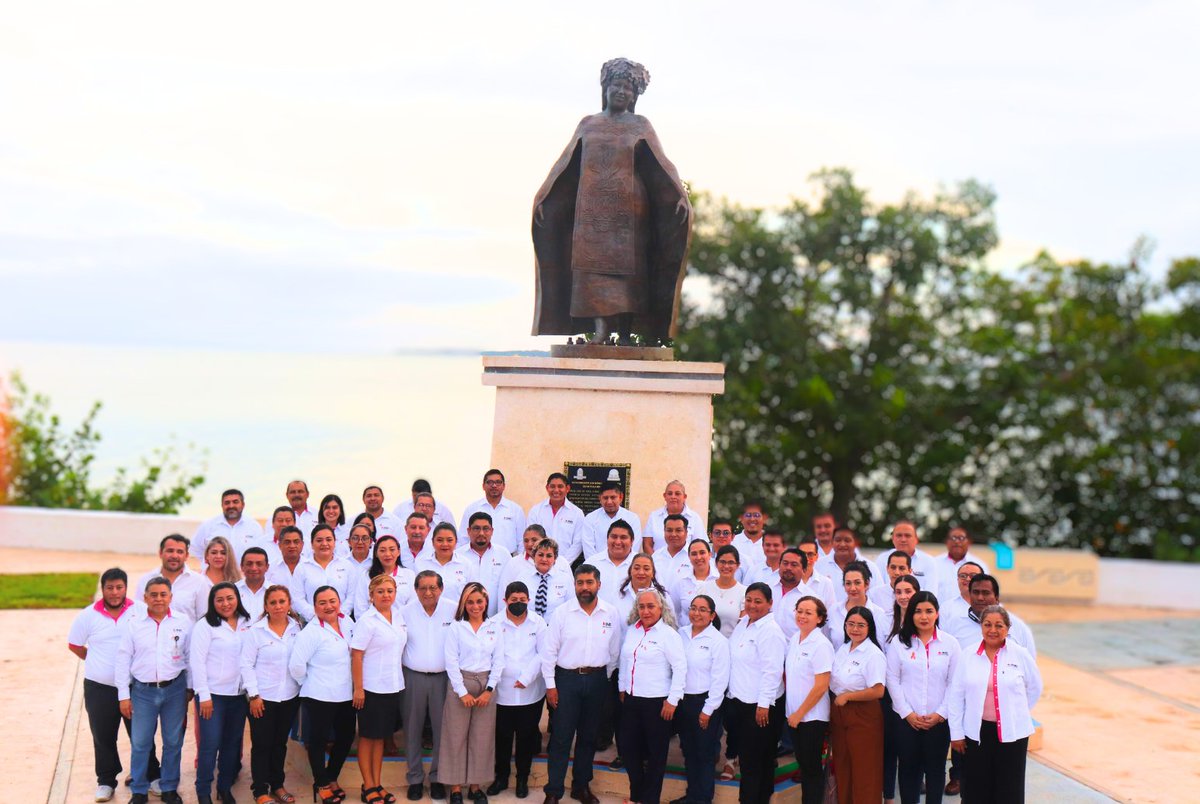 Junta_QR's tweet photo. 🟠 Al pie del “Monumento a la Chetumaleña” se conmemora el "Día Internacional de la Eliminación de la Violencia contra las Mujeres".
#INEQRoo se suma a las acciones para erradicar todas las violencias en contra de las mujeres. https://t.co/zWtUD9x8oI