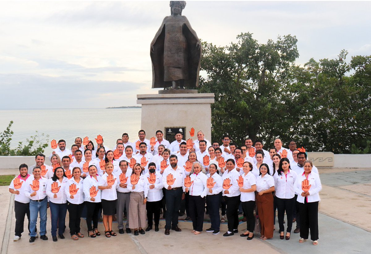 Junta_QR's tweet photo. 🟠 Al pie del “Monumento a la Chetumaleña” se conmemora el "Día Internacional de la Eliminación de la Violencia contra las Mujeres".
#INEQRoo se suma a las acciones para erradicar todas las violencias en contra de las mujeres. https://t.co/zWtUD9x8oI