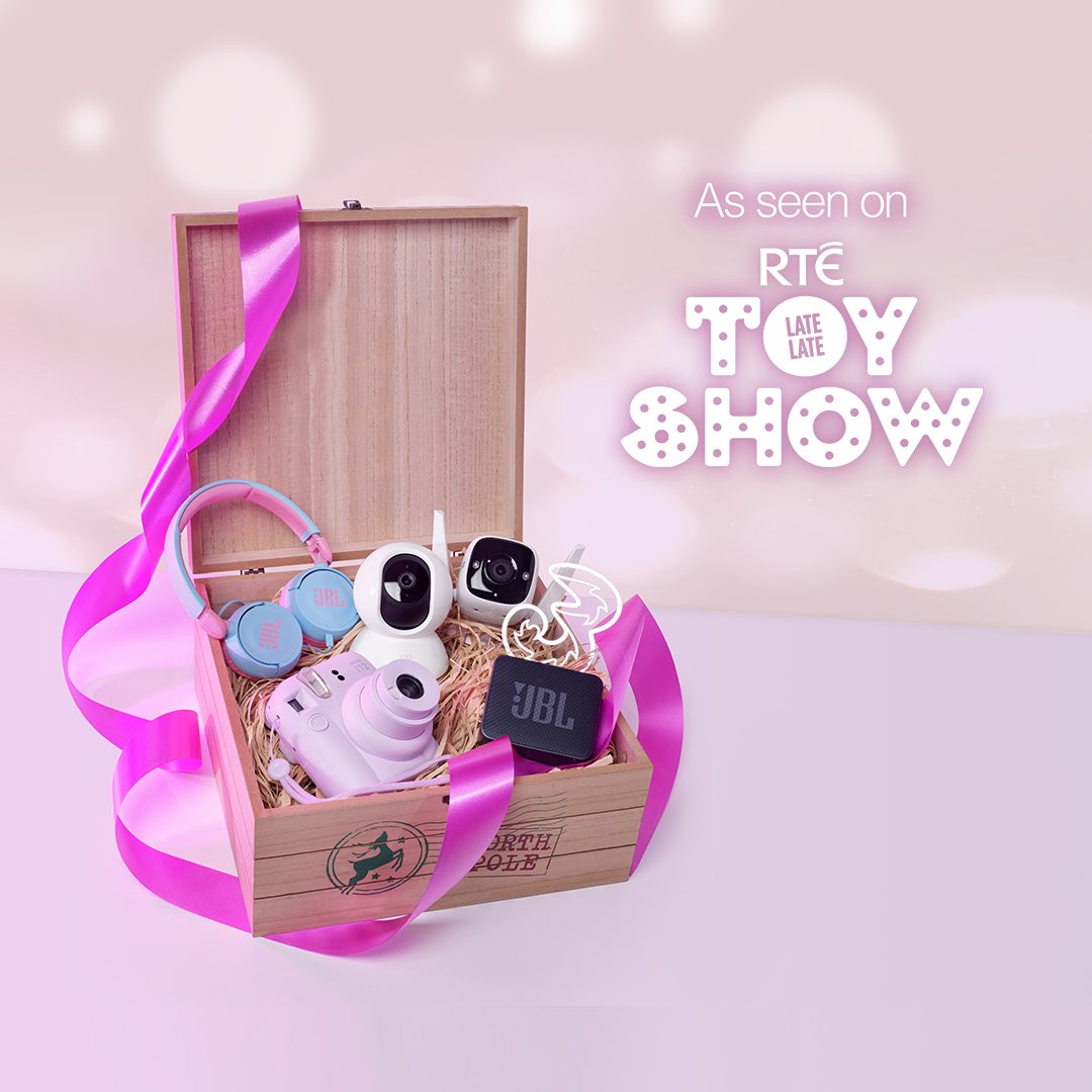 It's not just for everyone in the audience - you can WIN one of our #LateLateToyShow bundles right here! 🤗 Our Toy Show hamper is filled with an amazing range of Connected products, powered by Three broadband, worth over €250 👀 To be in with a chance of winning just RT…