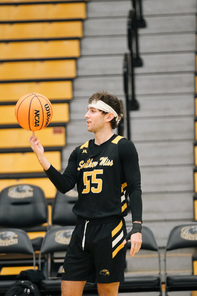 Warming up from that MKE weather ❄️ 

#LaFamilia | #SMTTT