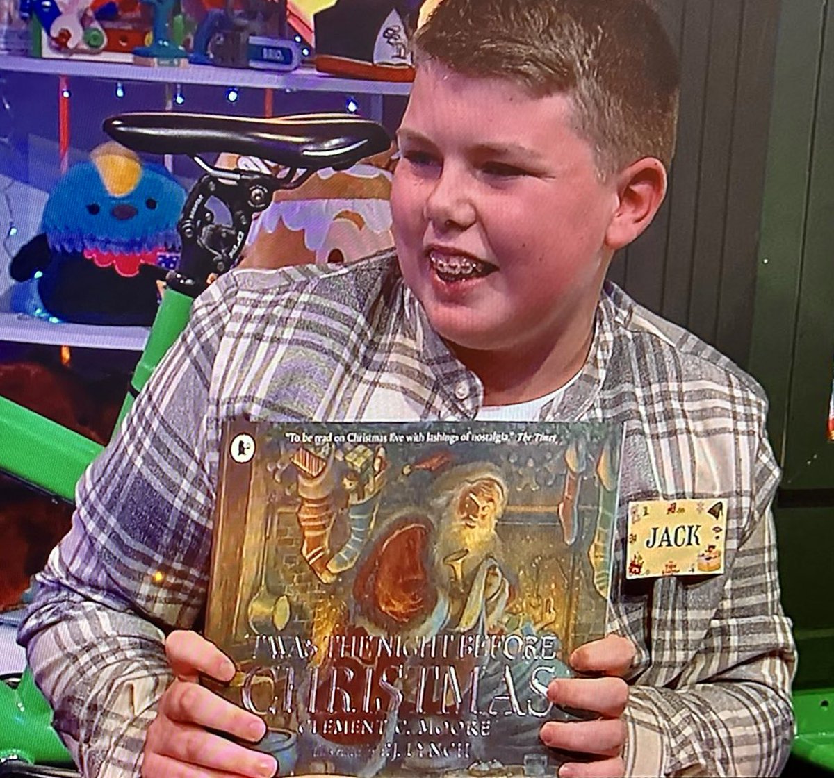 PJLynchArt's tweet photo. My version of CC Moore’s ‘Twas The Night Before Christmas’ has just come out in paperback and it got a very kind mention amongst a great bunch of Irish Children’s Books by Jack on Patrick Kielty’s first #LateLateToyShow!!!
#DiscoverIrishChildrensBooks #PJLynchArt #Clementcmoore https://t.co/AwITYl138U