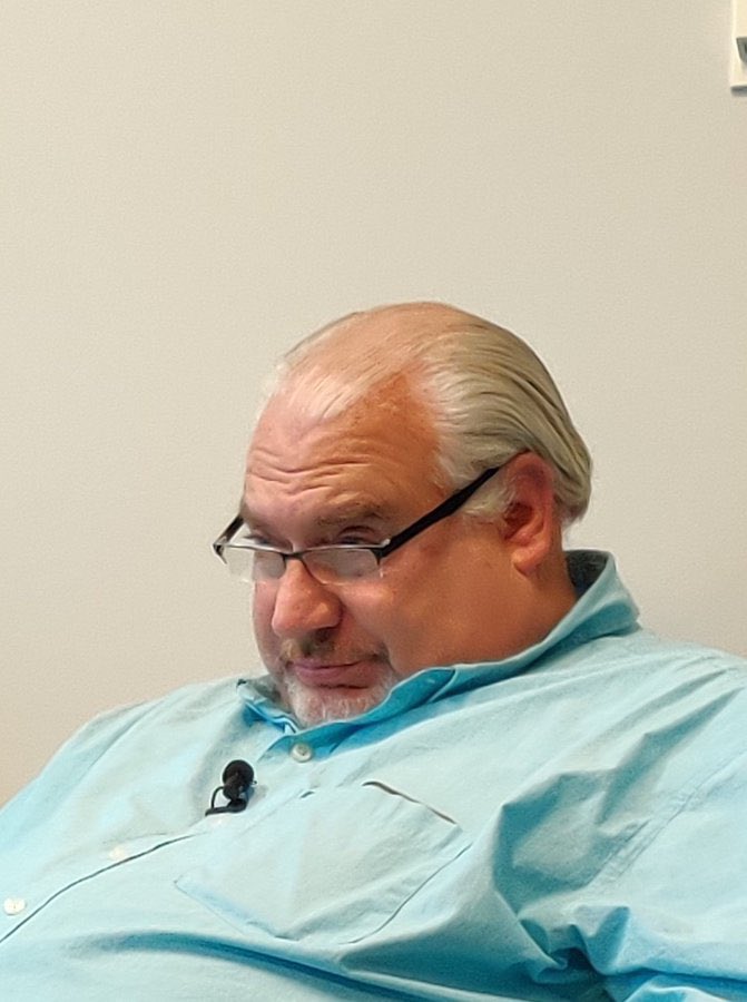 Just captured this image of #chartmaster Ben Watson in his natural habitat (meeting room). You can get his take on charts throughout the day on @TDANetwork. He is so prepared he keeps his microphone ready even in a planning session.