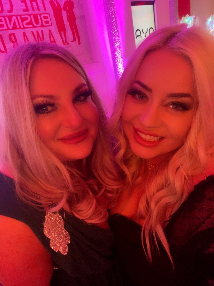 Twinning with @theglamchop at the <a href="/BusinessCork/">Business Cork</a> awards 🎫#BestInCork23