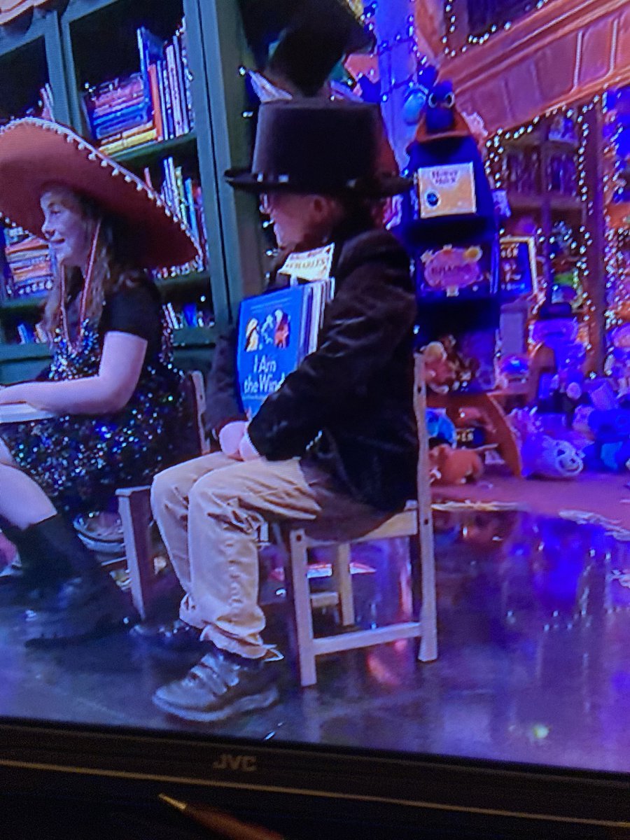 Yay! Poetry is a great way to learn new words! So special to hear the impression #IAmTheWindBook has made on this young reader on #LateLateToyShow. Nice one @lucindajwriter, @sarahwebbishere, @whackochacko. You can get your copy at littleisland.ie or your local bookshop.