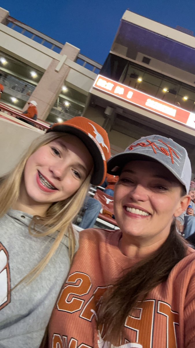 minda_turnbull's tweet photo. #HookEm #DKR #BeatTech https://t.co/DUlmDfZuor