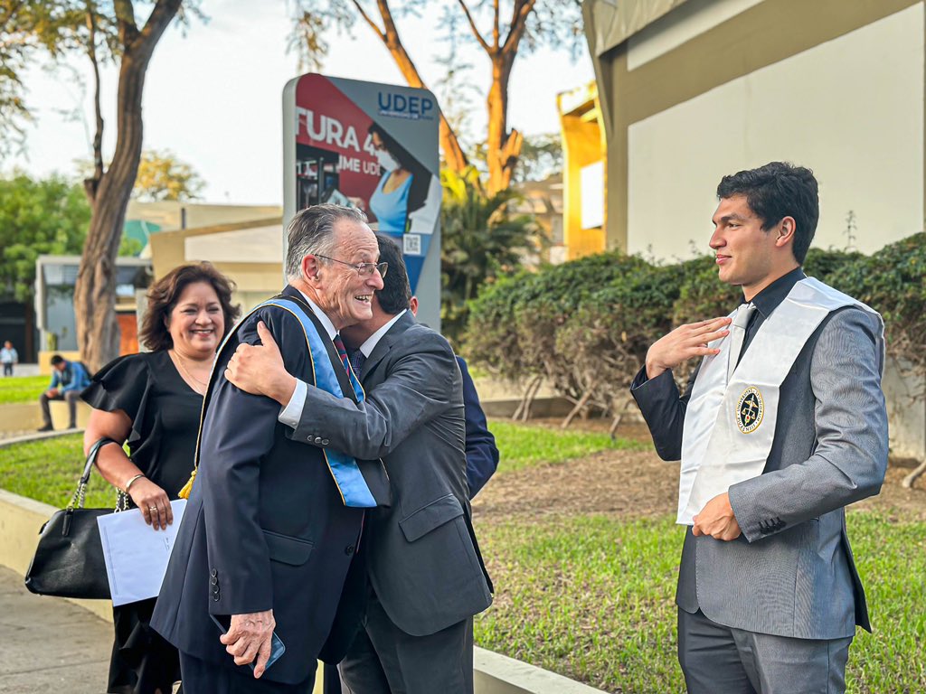 UDEP's tweet photo. ✨ ¡Homenajeamos a un forjador emblemático de la historia de nuestra universidad! Comenzó la Ceremonia de distinción del doctor Antonio Mabres, como profesor emérito de la UDEP.
#SiempreUDEP 💙 https://t.co/oCQSLbUQyH