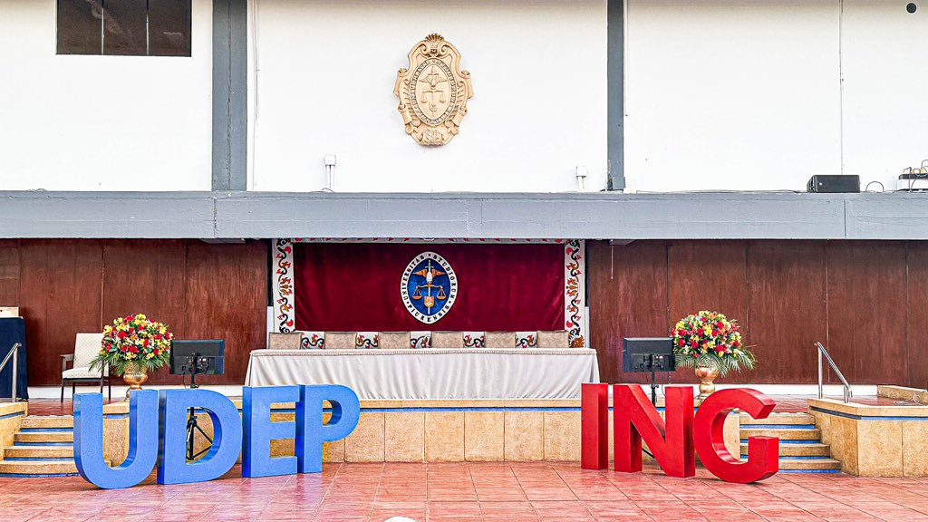 UDEP's tweet photo. ✨ ¡Homenajeamos a un forjador emblemático de la historia de nuestra universidad! Comenzó la Ceremonia de distinción del doctor Antonio Mabres, como profesor emérito de la UDEP.
#SiempreUDEP 💙 https://t.co/oCQSLbUQyH