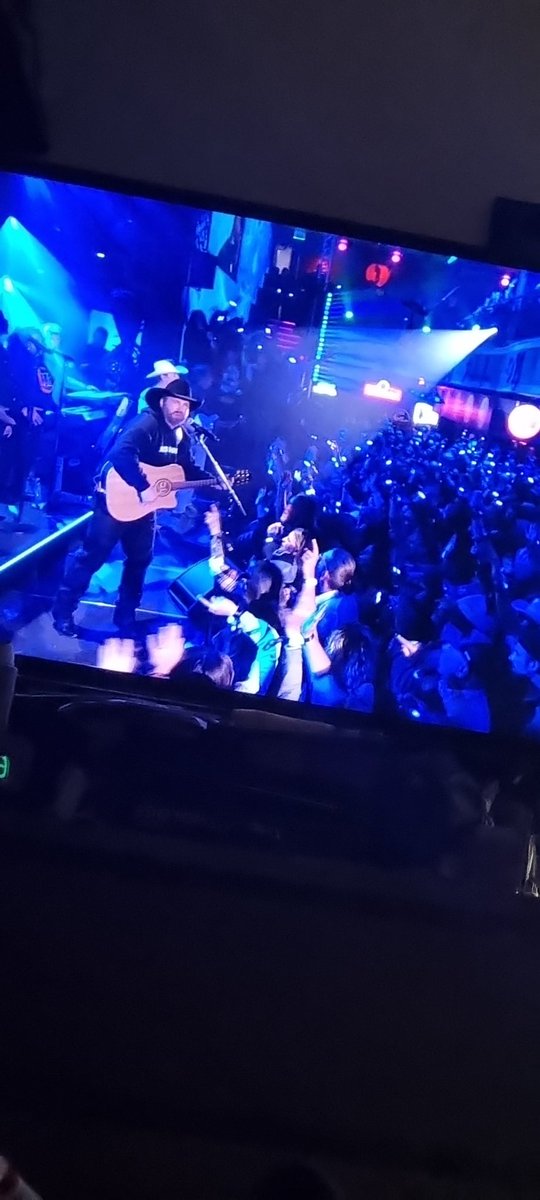 Mentally I'm there ... <a href="/garthbrooks/">Garth Brooks</a> <a href="/FriendsBarNash/">FRIENDS IN LOW PLACES BAR & HONKY-TONK</a>  🎸🇮🇪  <a href="/MojoJovi/">Mary Jo</a>