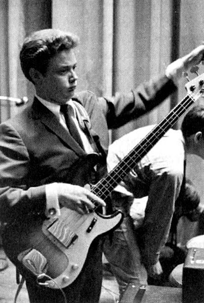 TPuszczewicz's tweet photo. Happy 82nd birthday to Duck #DonaldDunn. The bassist for #BookerTandtheMGs and #TheBluesBrothers. https://t.co/Dfm5lWFr6k