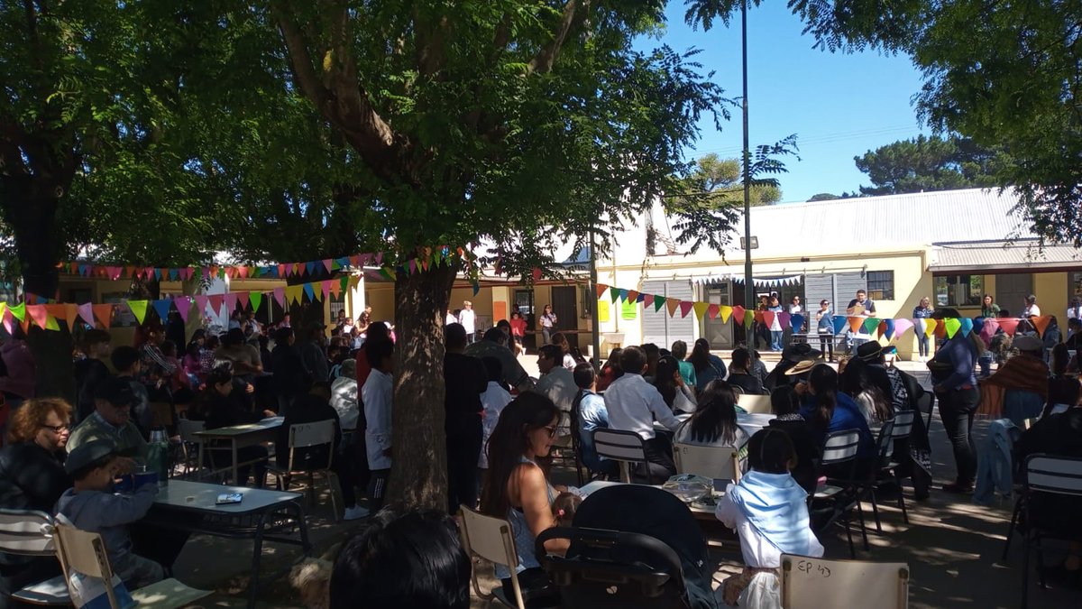 GeneralConsejo's tweet photo. Gran Kermesse de Tradición y Folclore se llevó a cabo en la Escuela Primaria 43. Compartimos gratos momentos de alegría,  baile, música, sorteos junto a toda su comunidad educativa. https://t.co/MXeyghvMjO