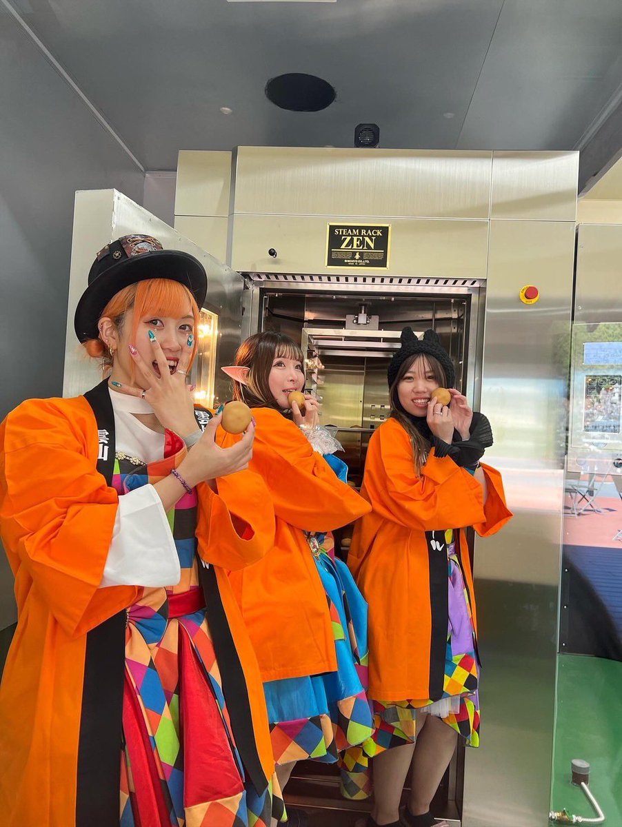 songyiii_0216's tweet photo. おはよ🐢💨
だいぶ出遅れましたが、雲仙みかどホテルさんで18.19日LIVEさせて頂きました🪿🩵

初日は大雨でどうなる事やら〜って不安やったけどLIVEの時には太陽が味方してくれた🌞

やっぱり空気綺麗で開放感MAXの景色で最高の場所でした😊

待望のサウナも12月にオープンするみたい🧖‍♀️🩵

#ビタモン https://t.co/6ozbfJZMC8