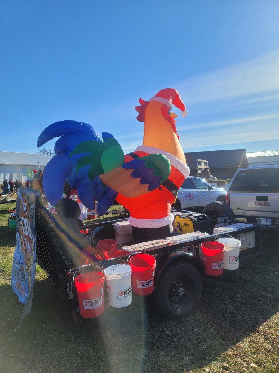 rmalotky's tweet photo. Had some fun this afternoon representing the Aitkin Tractor supply in the Aitkin "fish house" parade! #tractorsupply #gura #outtherelife #2651Aitkin https://t.co/o1wODtWsE3