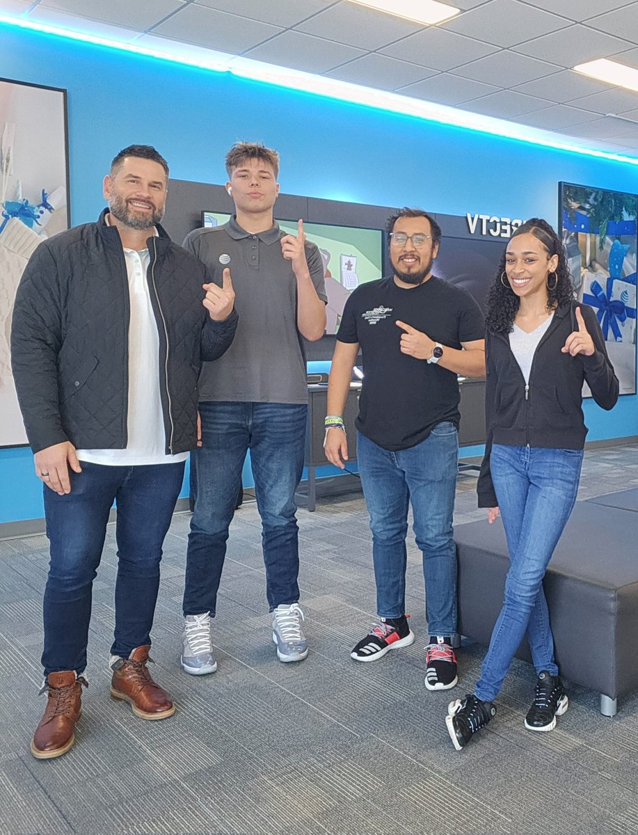 yoder2's tweet image. Alliance Mobile PENN Market loving the guest traffic on #BlackFriday2023 @LifeatAlliance @JLepordo @mattsharrak @keroninc @team_oselett @OHPADave