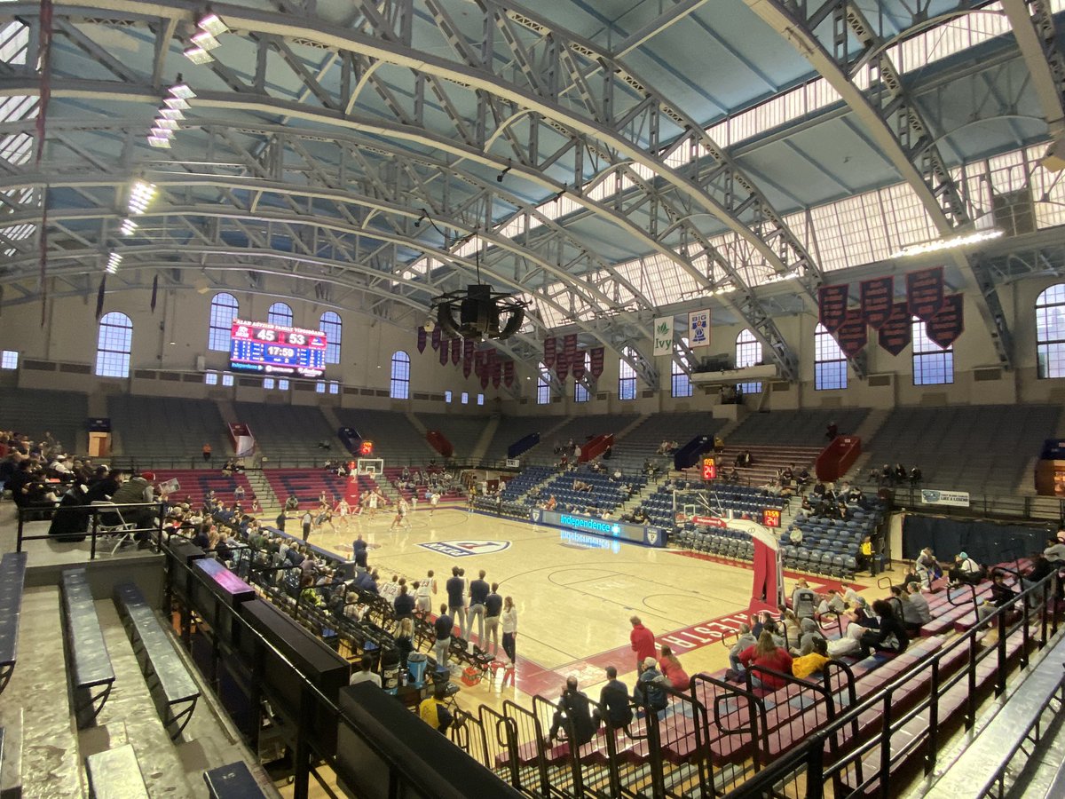 My visit to the Palestra was incredible. There was so much college basketball played there. I love all of the exhibits about the Big 5 teams and the famous players and coaches that were there. @PennMBB is a really good team. They share the ball so well.