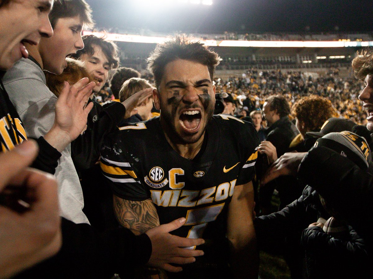 Dave_Matter's tweet photo. "We're a top 10 team. He's the best back in the country. Let's quit making it about a feel-good story. He's a hell of a player. That's what it's about. He deserves to be talked about for the Heisman Trophy" - @CoachDrinkwitz on @codyschrader_7 https://t.co/Vls3A1a5JJ