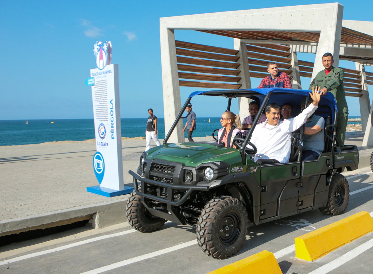 NicolasMaduro's tweet photo. ¡Cómo lo prometí! Inauguramos la Cinta Costera del “Paseo La Marina” de la Guaira, el trabajo de la Misión Venezuela Bella no para, en todas las ciudades y pueblos del país. Esta es una hermosa obra construida para el desarrollo turístico y la recreación del pueblo. ¡La Guaira más cerca!