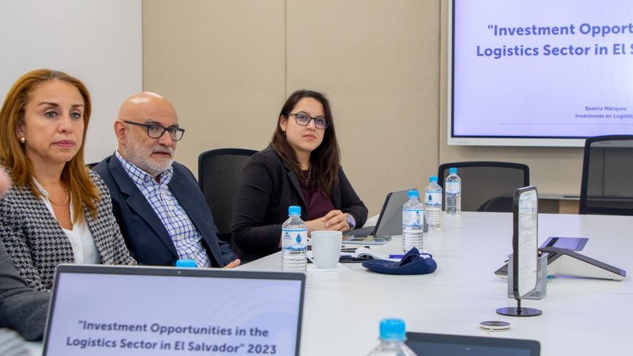 pdtecamarasal's tweet photo. Amigos, en #Camarasal, cerramos una semana más de esfuerzo y dedicación para nuestros empresarios salvadoreños. Sabemos que cada desafío nos ha fortalecido y cada conexión nos impulsa hacia el éxito compartido.

Les cuento en #CamarasalEnAcción. https://t.co/aAaKUYlScW