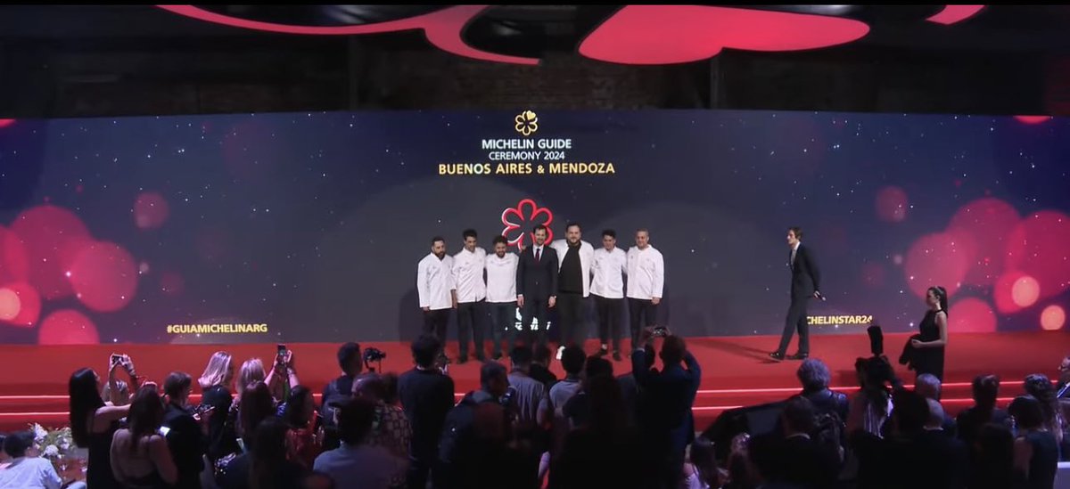Mau_Albornoz's tweet photo. #Ahora: Por primera vez la guía Michelin anuncia los 6 restaurantes argentinos que ganaron una estrella Michelin. Momento histórico para la gastronomía argentina 🇦🇷
- Don Julio (Buenos Aires)
- Zonda Cocina de Paisajes (Mendoza)
- Casa Vigil (Mendoza)
- Brindillas (Mendoza)
- Azafrán (Mendoza)
- Trescha (Buenos Aires)

#GuiaMichelinArg