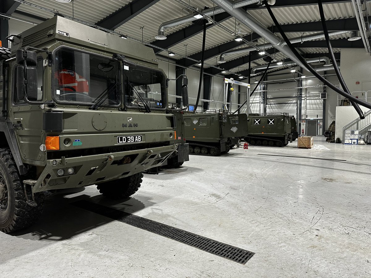 CdoLogRegt's tweet photo. Vehicle Maintenance never stops with @CdoLogRegt in the #Artic at #CampViking 🇳🇴

🛠️ #BV206  #Mechanic 
🔧 #Engineers #TrackChange 

@Commando_Ops @RoyalMarines https://t.co/ax2q6Z0e0s