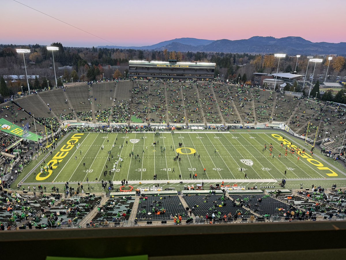 isaac_streeter's tweet image. Happy Rivalry Day folks! We’re about an hour away from kickoff of 2023’s #Oregon vs. #OregonState match up! This’ll serve as my game thread ⬇️