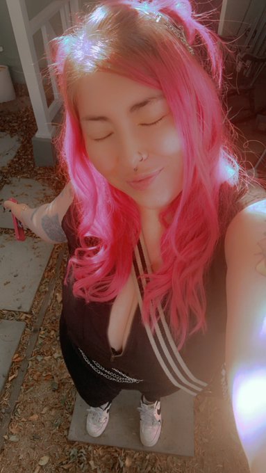 Been leaving my house lately and yes sometimes I do actually wear clothes. https://t.co/orwotew1DQ<a href="/tag/realloyalfans"class="tags"><span>#realloyalfans</span></a>