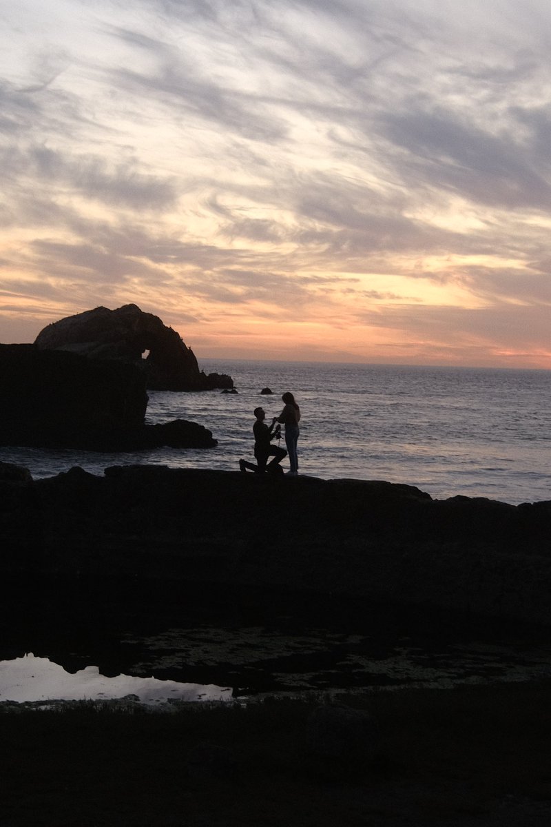ChrisTheRivera's tweet photo. was trying to catch the sunset and accidentally caught a proposal https://t.co/uaiOp5iGCa