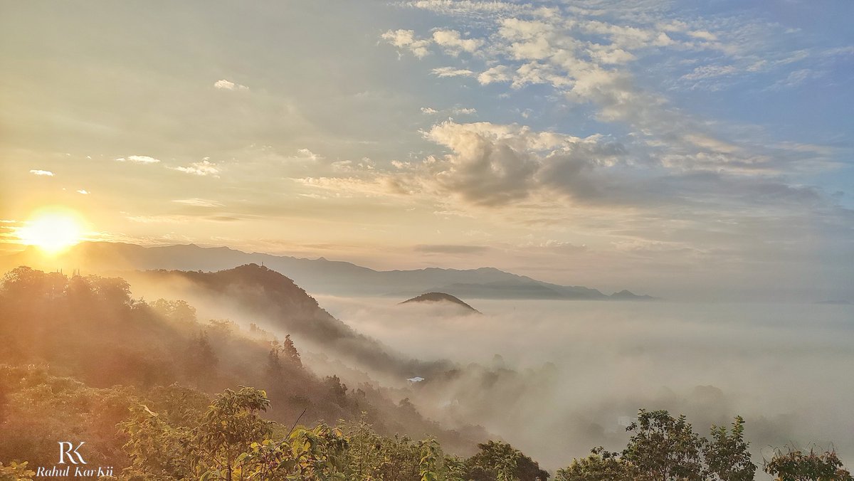Rahul_Gonzalez7's tweet photo. Even when the Sky is filled with Cloud,the Sun is still Shine Above!
Have a good day..
🏞🖼🌄🛣🚵🚵📸📸
#Myanmar #Mandalay
#Mobilephotography 
#Nature #NaturalBeauty #naturelovers #Travel #wanderlust #traveldestination  #travelinspiration #landscapephotography #landscapelovers https://t.co/90El1GhSmJ