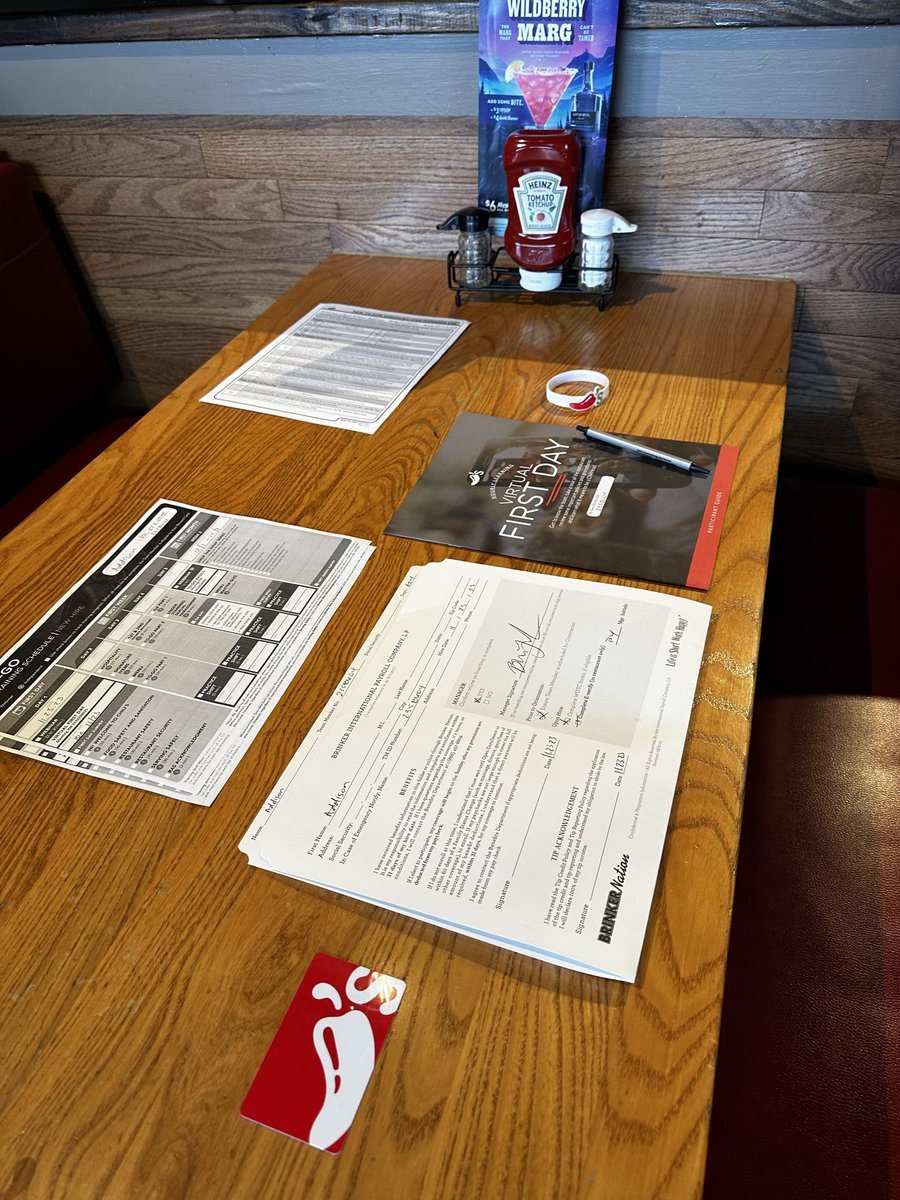 yardbird83's tweet image. Before and after another #virtualfirstday @Chilis Oswego! Welcome to the squad Addison! #chilislove #trainingmatters #midwest @GumpMike @NicholasBPaxton @train3rgirl @twchilihead @taryn_mahaffey