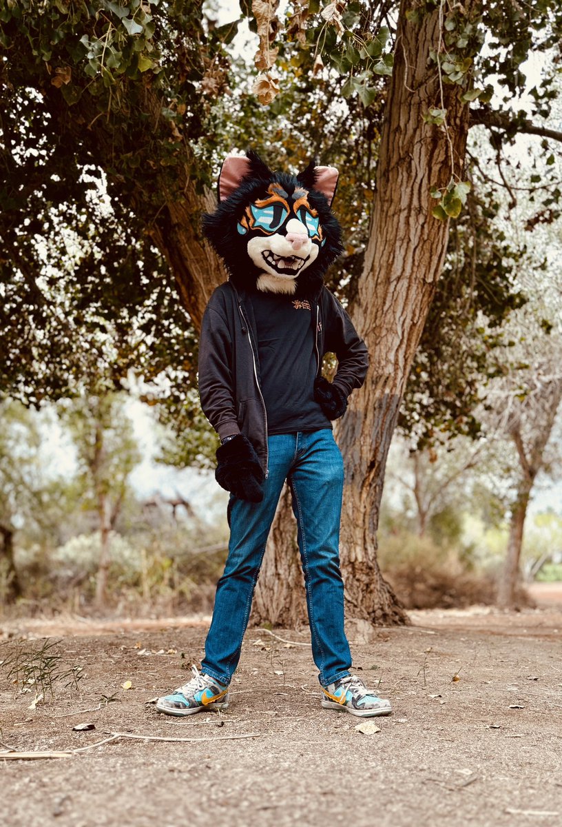 It’s #FursuitFriday so have some more autumn pictures :3