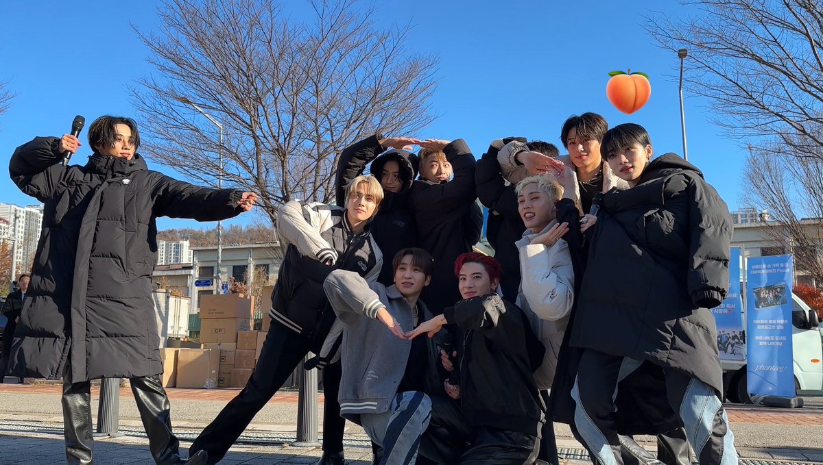 tbzwangdeuls's tweet photo. they’re doing their heart again 🥹 https://t.co/zloFTKbDKb