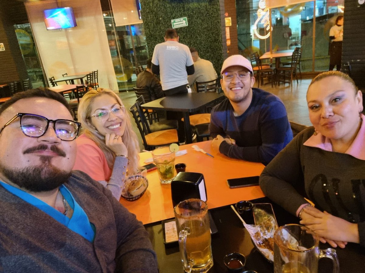 cinthiapacheco8's tweet photo. Una noche con ellos y de te reinicia la vida 🩷🩷🩷 https://t.co/u9UAtky3gx